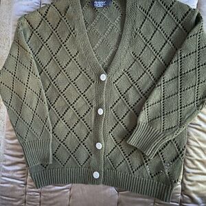 Primark Green Cardigan Sweater with Diamond Pattern and V-Neck Design